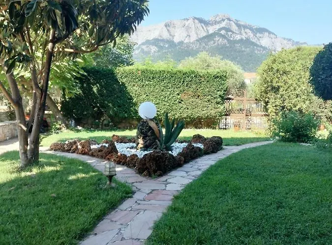 Anassa Deluxe & מלון דירות