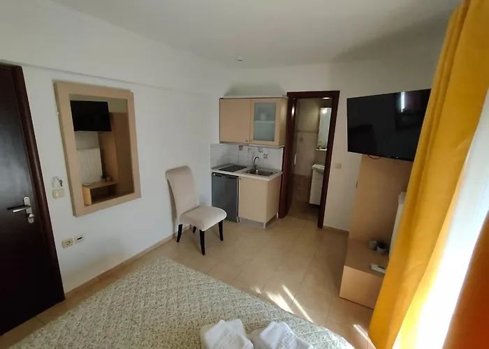 Anassa Deluxe & מלון דירות