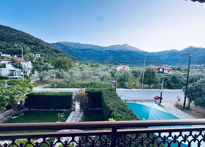 Anassa Deluxe & סקאלה פוטאמיאס