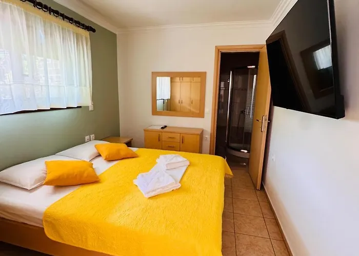 Anassa Deluxe & מלון דירות