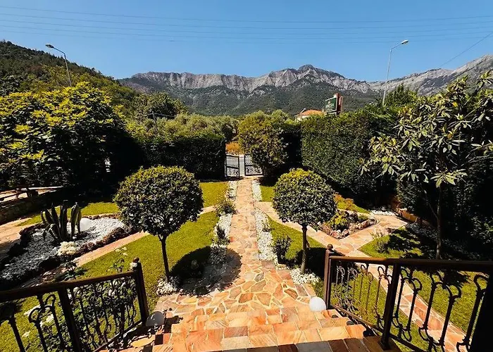 Anassa Deluxe & סקאלה פוטאמיאס