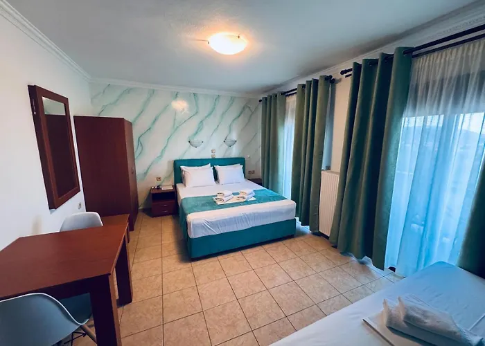 Anassa Deluxe & מלון דירות