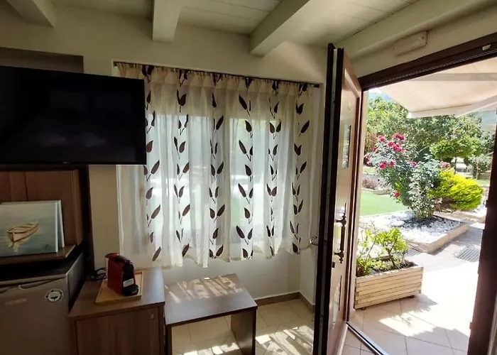 Anassa Deluxe & מלון דירות