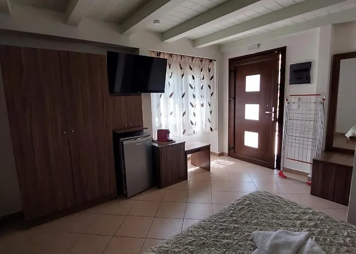 Anassa Deluxe & מלון דירות