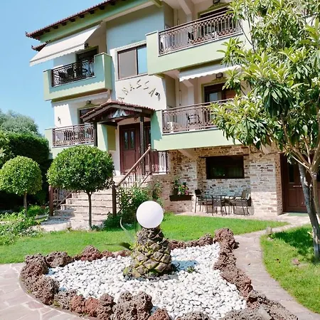 Anassa Deluxe & *