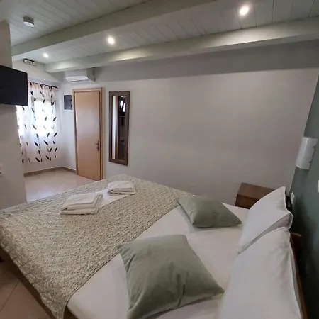 Anassa Deluxe & 아파트호텔 3*